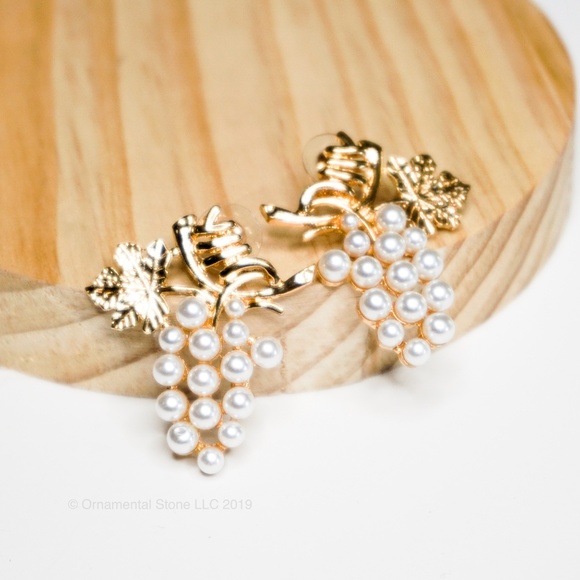 ORNAMENTAL STONE Lacey Grape Cluster Faux Pearl - Picture 6 of 8